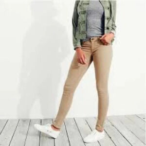 Hollister Khaki Super Skinny Pants - Size 24/31